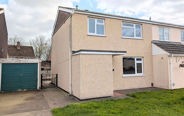 3 Bedroom Semi Detached House For Sale In School Close, Steventon, OX13