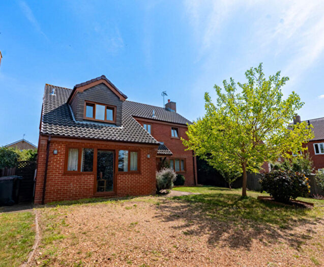 5 Bedroom Detached House For Sale In Hawthorn Drive, Thrapston, NN14