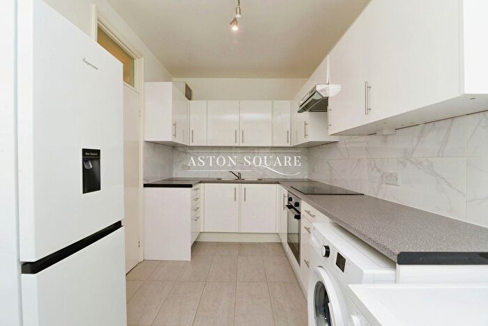 2 Bedroom Flat To Rent In Leeside Crescent, London, NW11