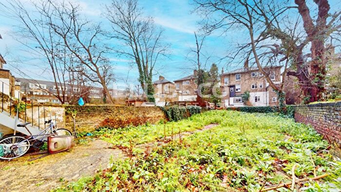 2 Bedroom Flat For Sale In Penford Street, London, SE5