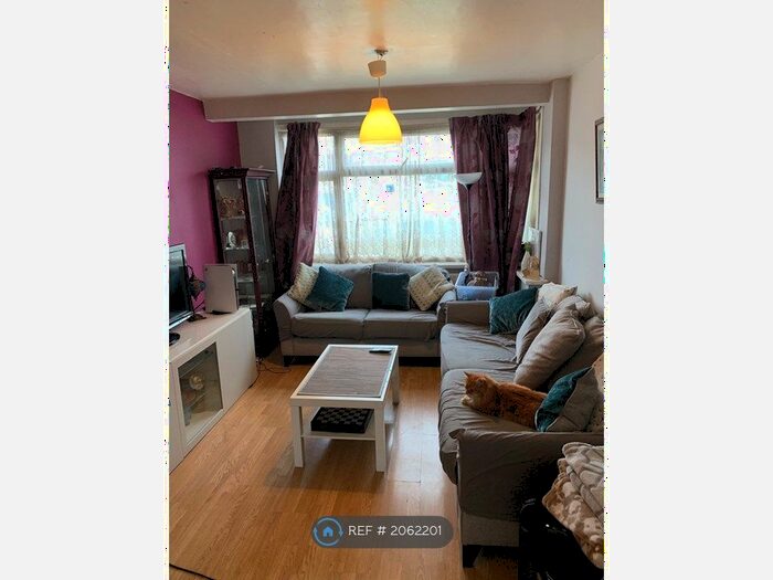 3 Bedroom Terraced House To Rent In Kingsbridge Road, Southall, UB2