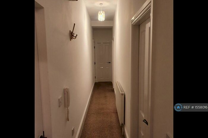 2 Bedroom Flat To Rent In Langsett Road, Sheffield, S6