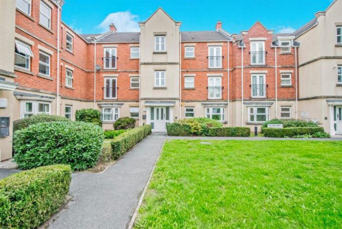2 Bedroom Flat For Sale In Whitehall Drive, Leeds, LS12