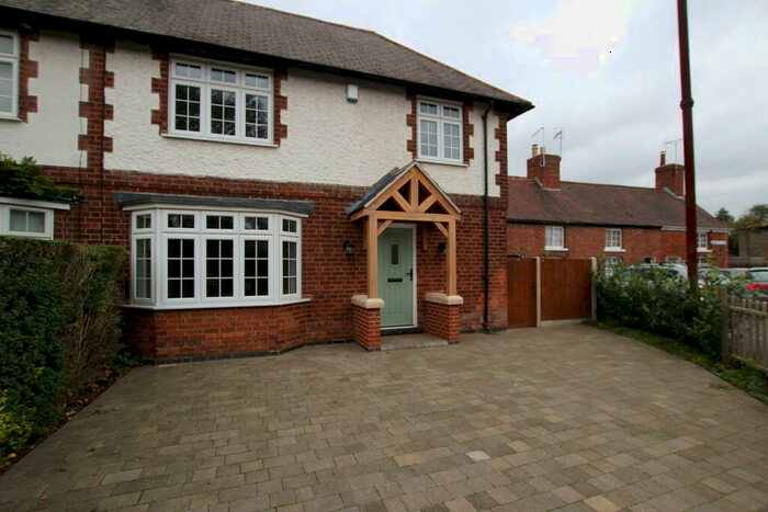 3 Bedroom Semi-Detached House To Rent In Bramcote Lane, Wollaton, NG8