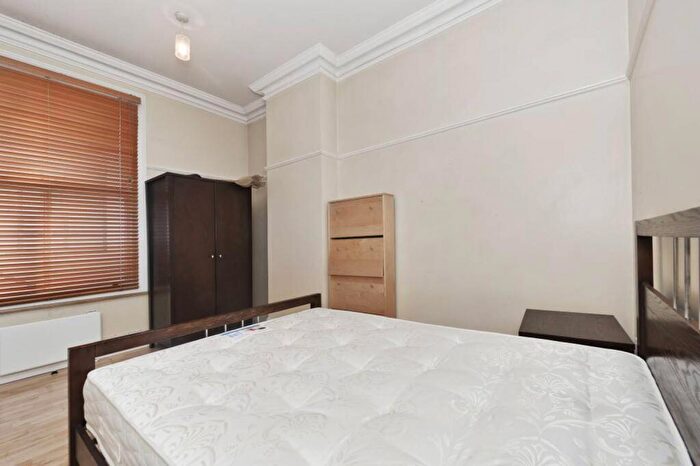 1 Bedroom Flat To Rent In Riga Mews, Aldgate, London, E1
