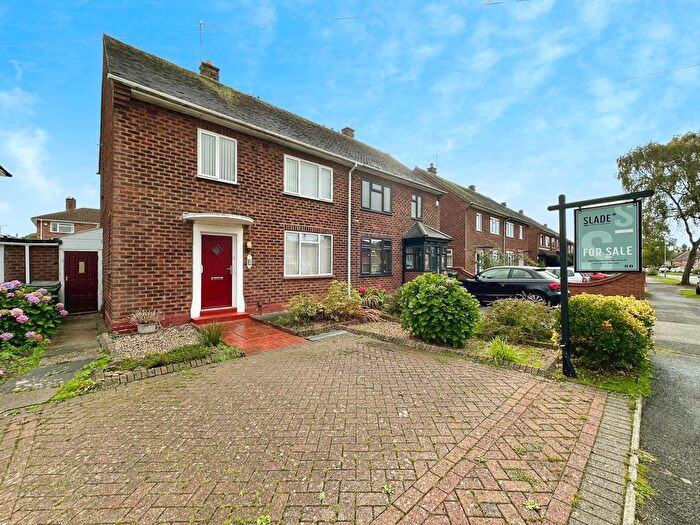 3 Bedroom Semi-Detached House For Sale In Swancote Drive, Warstones, Wolverhampton, WV4