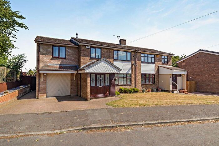 5 Bedroom Semi-Detached House For Sale In Ullswater Road, Mexborough, S64