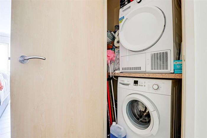 2 Bedroom Flat For Sale In Dukes Court, Portland Road, Hucknall, Nottinghamshire, NG15