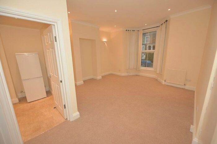 2 Bedroom Flat To Rent In Fenwick Rd, Hw, East Dulwich, London, SE15