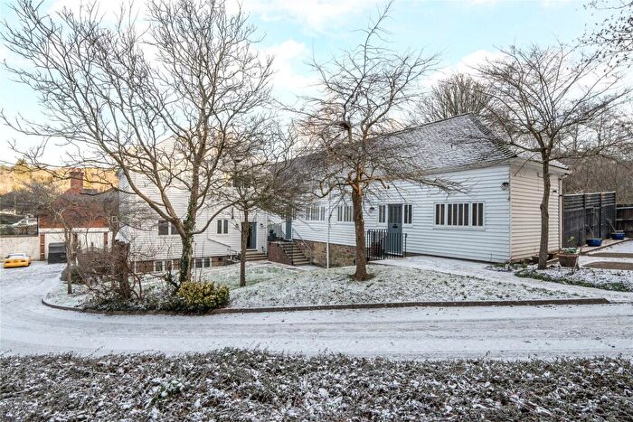 1 Bedroom Flat For Sale In Sturt Road, Haslemere, Surrey, GU27