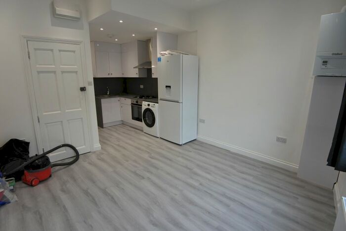 1 Bedroom Flat To Rent In High Road, Willesden, NW10