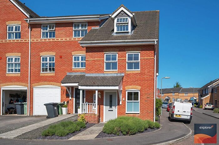 3 Bedroom End Of Terrace House For Sale In Rycroft Meadow, Beggarwood, RG22
