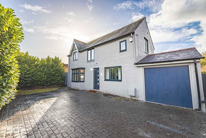 3 Bedroom Detached House For Sale In Holmlea Road, Datchet, SL3