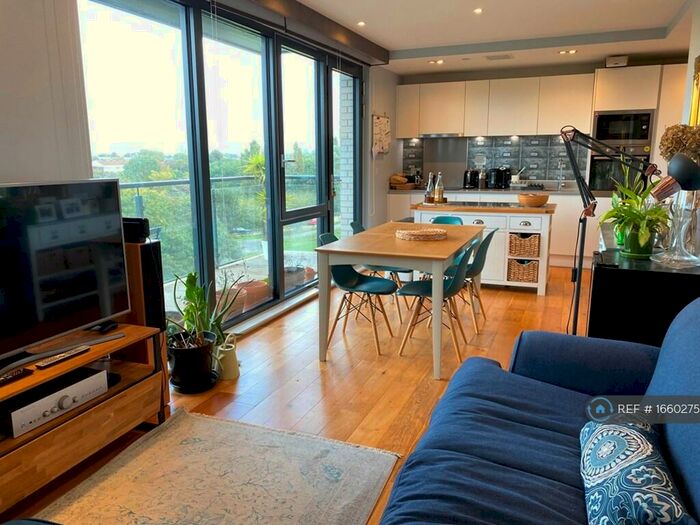 2 Bedroom Flat To Rent In Regalia Point, London, E2