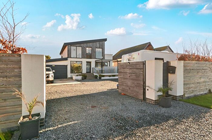 4 Bedroom Detached House For Sale In Alleyne Way, Elmer Sands, PO22