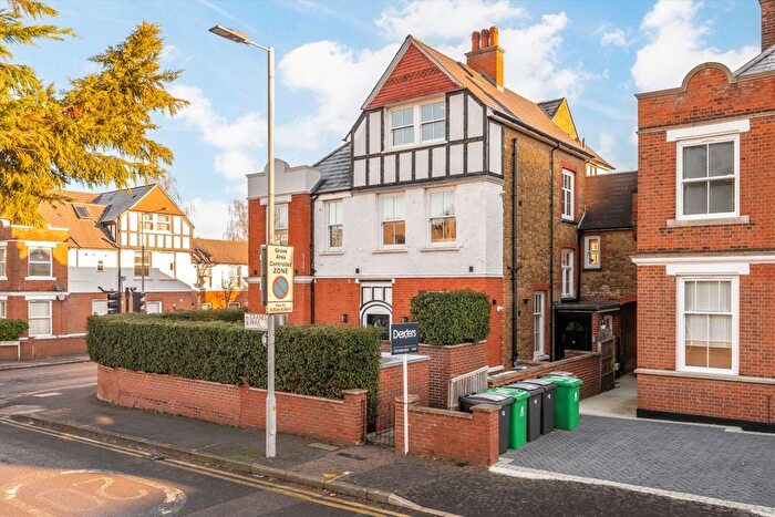 1 Bedroom Flat For Sale In Cranes Park, Surbiton, KT5