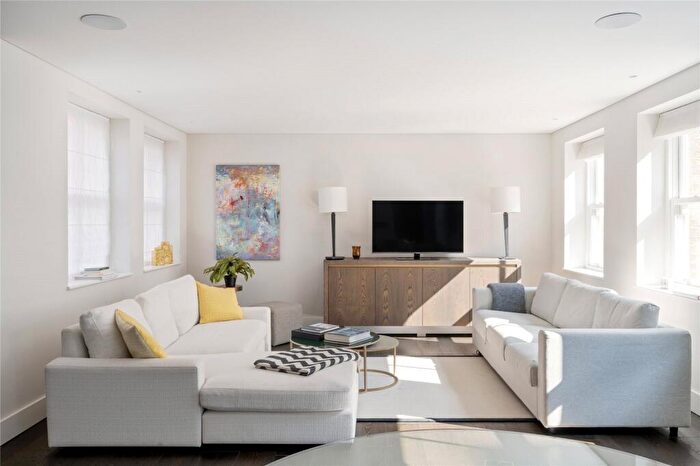 2 Bedroom Apartment To Rent In Dyer's Buildings, London, EC1N