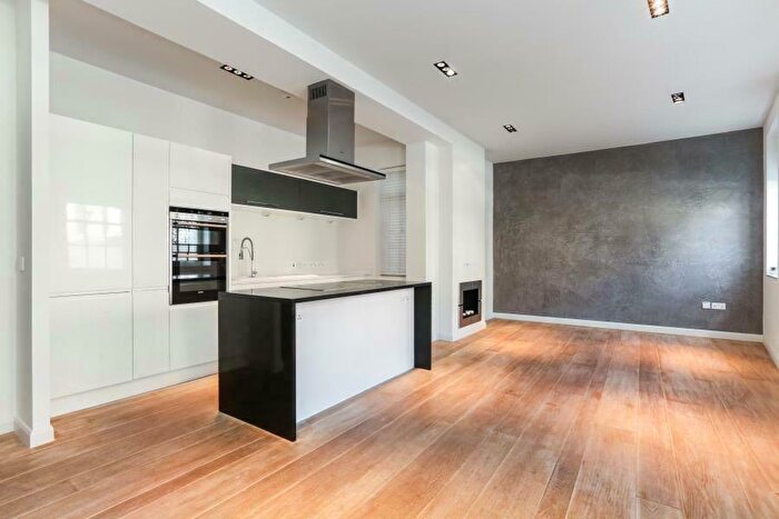 2 Bedroom Flat To Rent In Dovecote Gardens, London, SW14