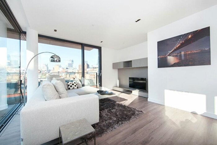 3 Bedroom Apartment To Rent In Cashmere House, Goodman's Fields, Aldgate, E1