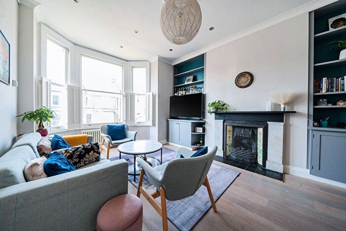 2 Bedroom Flat For Sale In Coverdale Road, Shepherd's Bush, London, W12