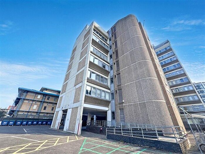 1 Bedroom Flat To Rent In Nabeel House, Barking, IG11
