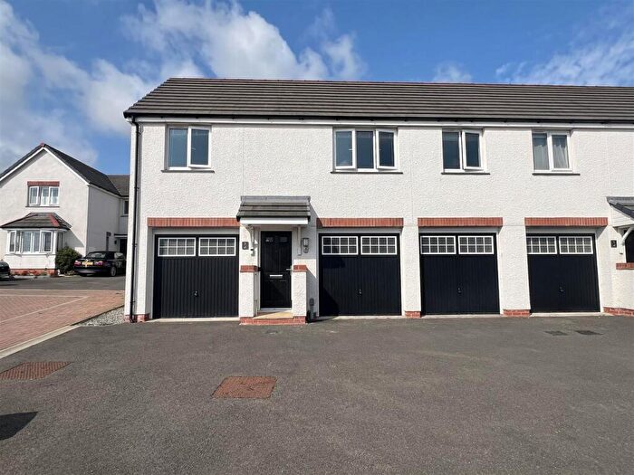 2 Bedroom Coach House For Sale In Campion Close, St. Austell, PL25
