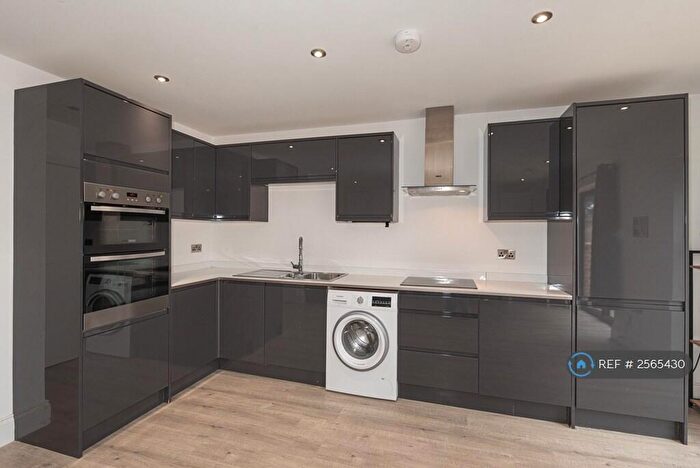 5 Bedroom Semi-Detached House To Rent In Old Abbey Lane, London, SE16
