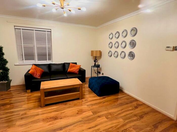 2 Bedroom Flat To Rent In Rossetti Road, London, SE16