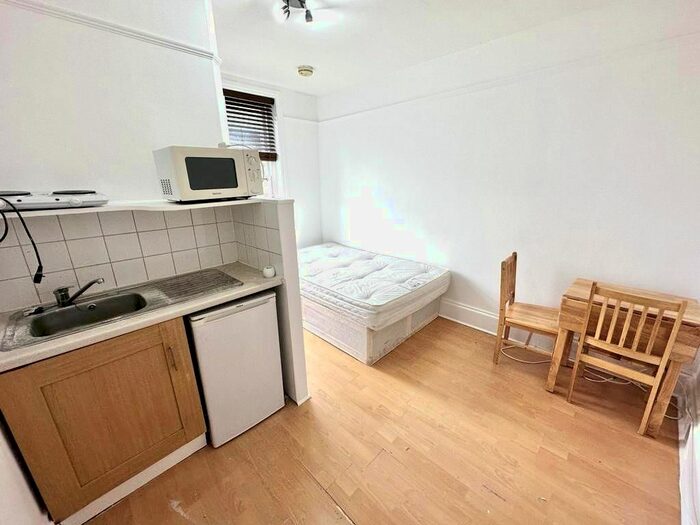 Studio To Rent In Lyncroft Gardens, London, NW6
