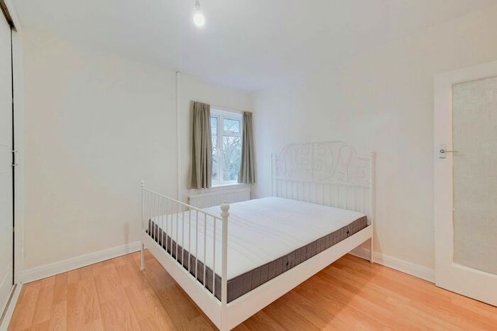 2 Bedroom Flat To Rent In Northcote, Pinner, HA5