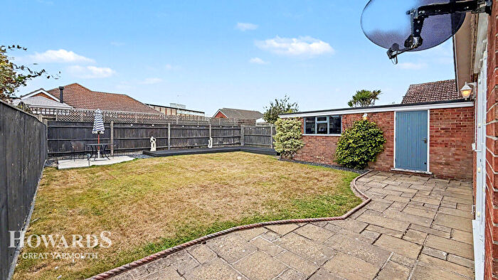 2 Bedroom Detached Bungalow For Sale In Crosstead, Great Yarmouth, NR30