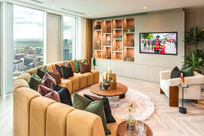 3 Bedroom Flat For Sale In The Wallis, Thr, Silvercroft Street, Manchester, Greater Manchester, M15