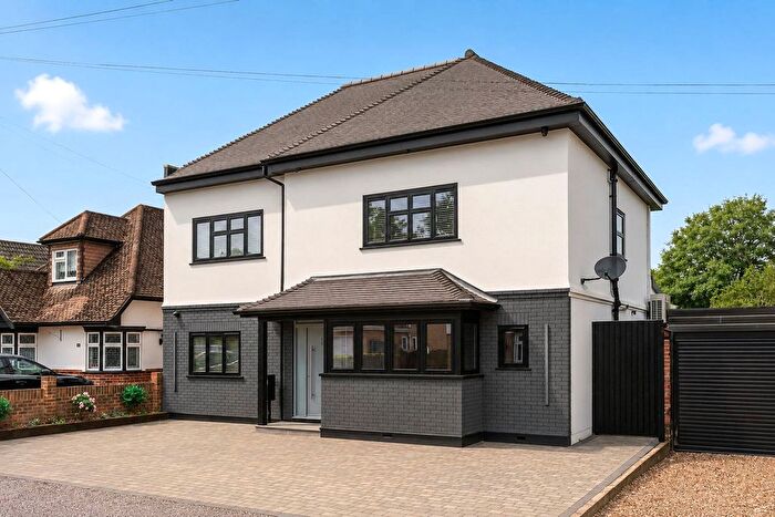 6 Bedroom Detached House For Sale In Moorhayes Drive, Laleham, TW18