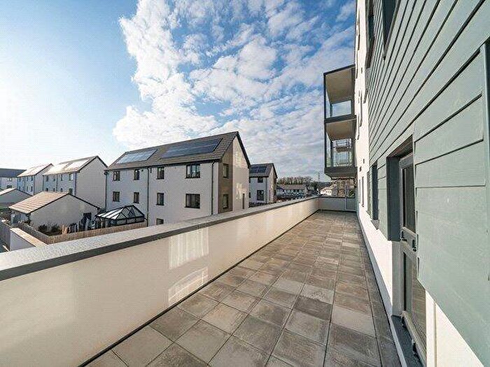 2 Bedroom Flat For Sale In Cotswold Avenue, Plymouth, Devon, PL9