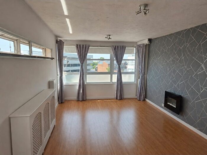 2 Bedroom Flat To Rent In Staines Road West, Sunbury-On-Thames, TW16