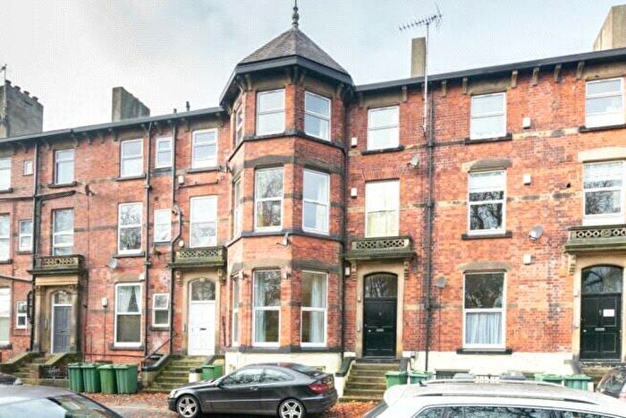 3 Bedroom Flat To Rent In Westfield Terrace, Leeds, West Yorkshire, LS7
