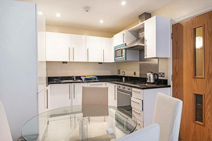 2 Bedroom Flat To Rent In Hatton Wall, Farringdon, London, EC1N
