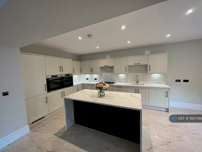 3 Bedroom Bungalow To Rent In Eastham House, Eastham, Wirral, CH62