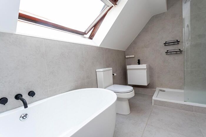 2 Bedroom Maisonette To Rent In Kinburn Street, Rotherhithe, London, SE16