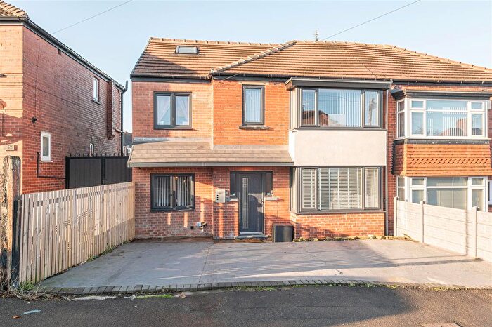 5 Bedroom Semi-Detached House For Sale In Queens Drive, Barnsley, S75