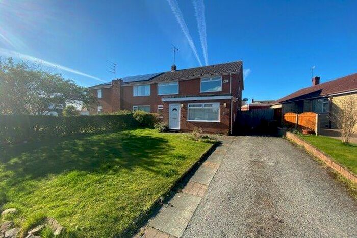 4 Bedroom Semi-Detached House To Rent In Noctorum Dell, Prenton, CH43