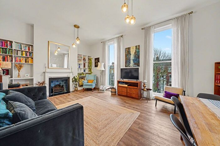 2 Bedroom Flat For Sale In Hanley Road, London, N4