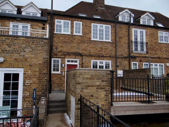 1 Bedroom Property To Rent In Chesham Road, Amersham, HP6