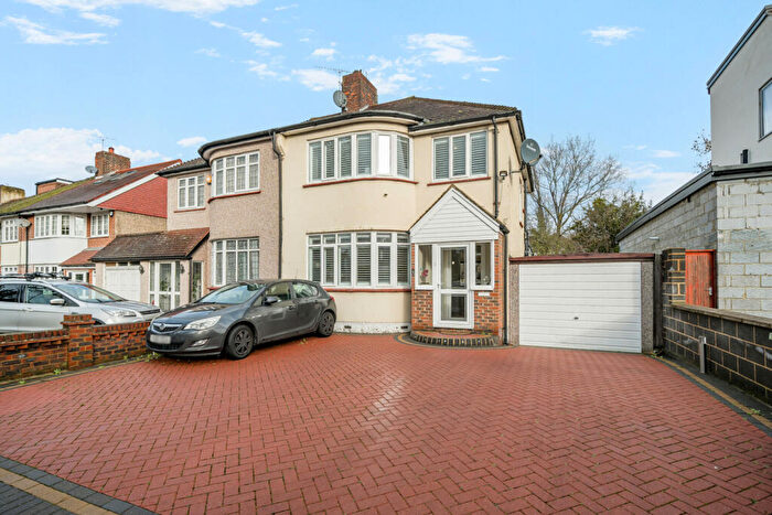 3 Bedroom Semi Detached House For Sale In Sidcup Road, London, SE9