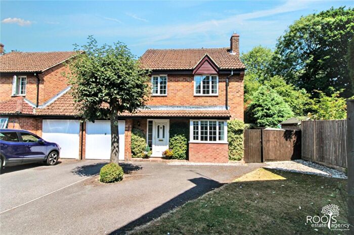 3 Bedroom Link Detached House For Sale In Hardys Field, Kingsclere, Hampshire, RG20