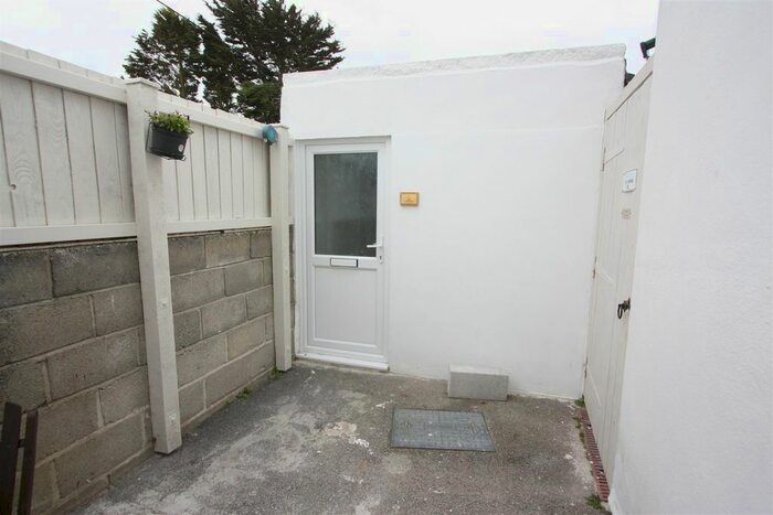 1 Bedroom Flat To Rent In Stafford Close, Newquay, TR7