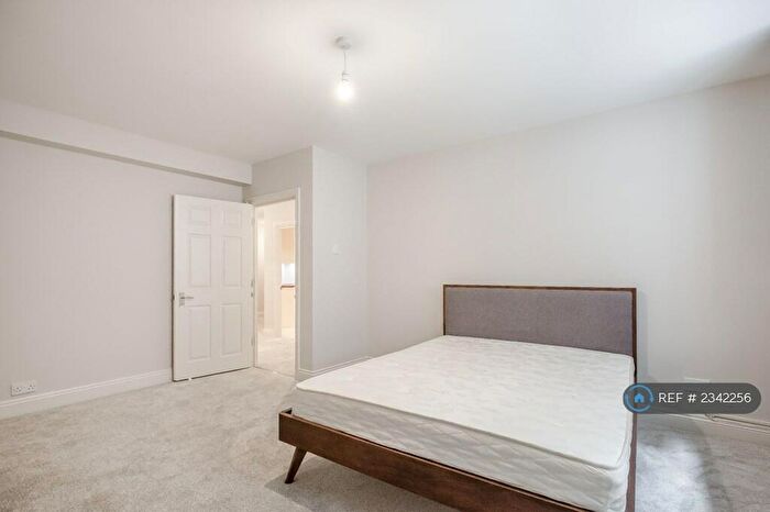 3 Bedroom Flat To Rent In Link House, London, E3