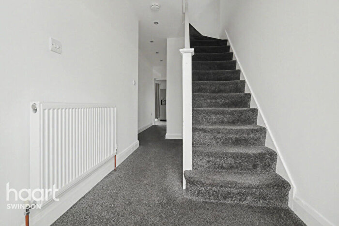 3 Bedroom Semi Detached House To Rent In Shrivenham Road, Swindon, SN1