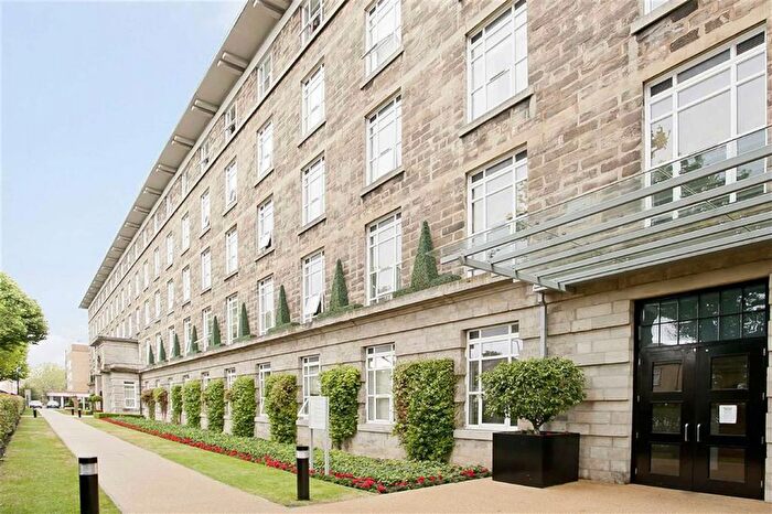 2 Bedroom Flat For Sale In Bromyard Avenue, Acton, W3