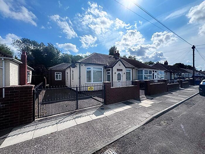 3 Bedroom Semi-Detached Bungalow For Sale In Rowantree Road, Newcastle Upon Tyne, NE6